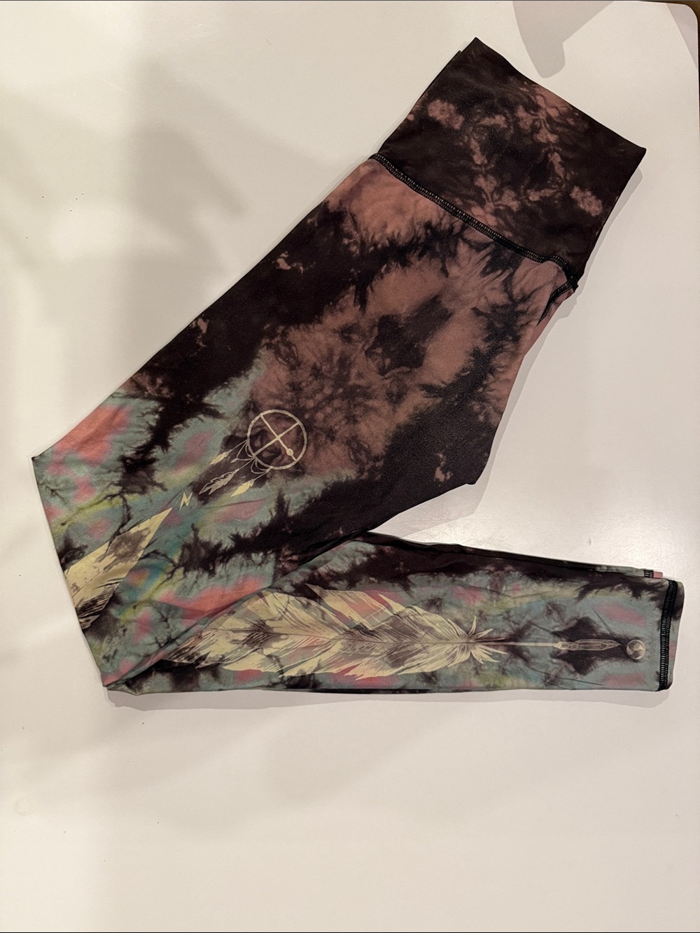 Teeki women’s  Tie-Dye Feather Print Leggings - Black and Multicolor